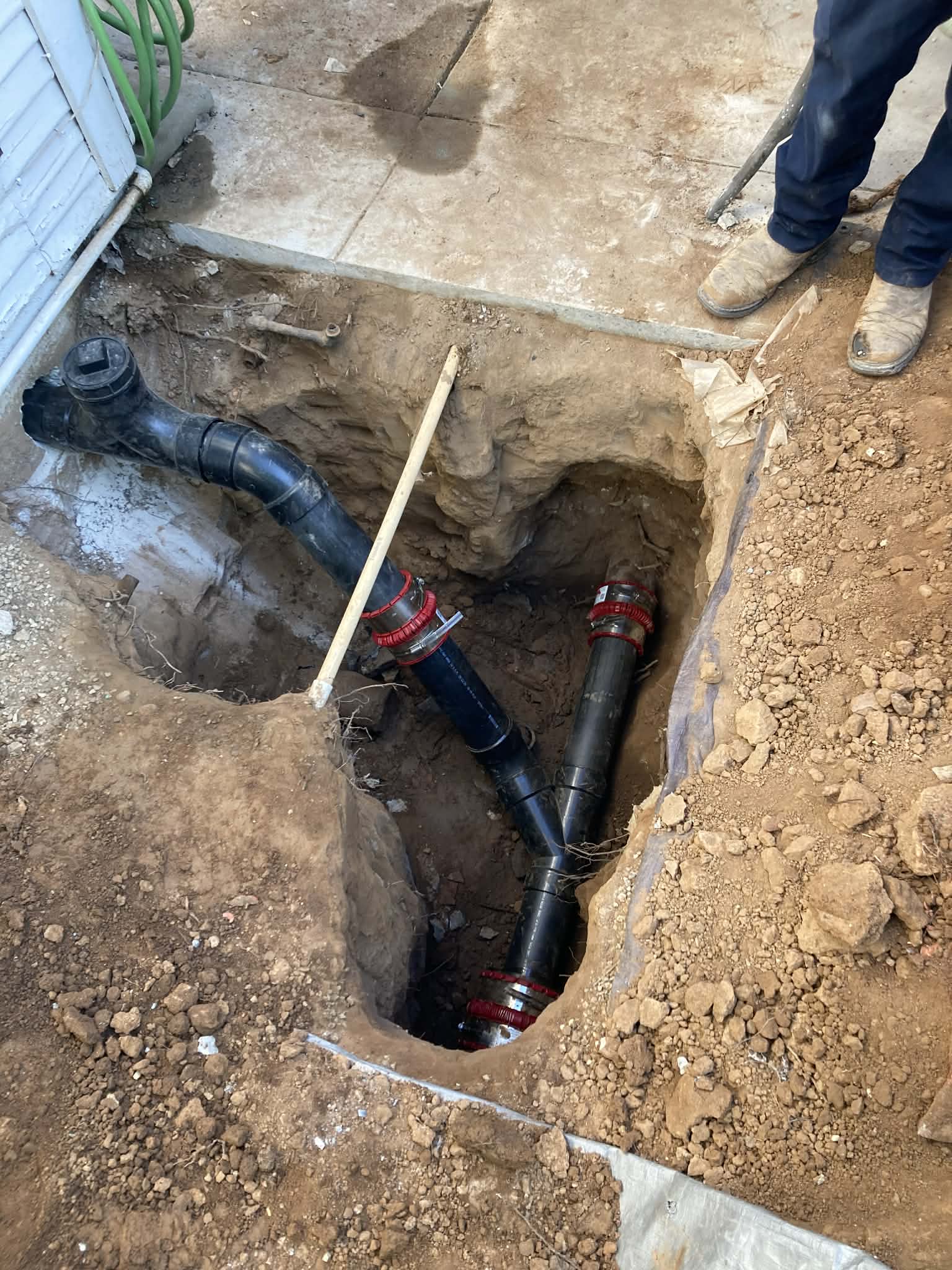 Underground sewer connection with professional coupling joints